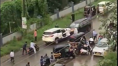 X/@Brezzy_Drive : Thane SUV accident |